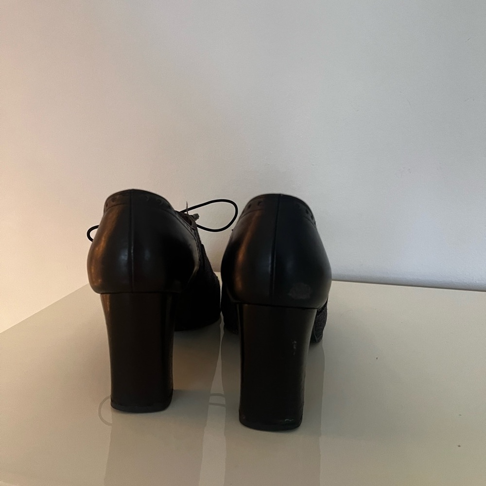 Stuart Weitzman lace up heeled oxfords - Picture 2 of 4